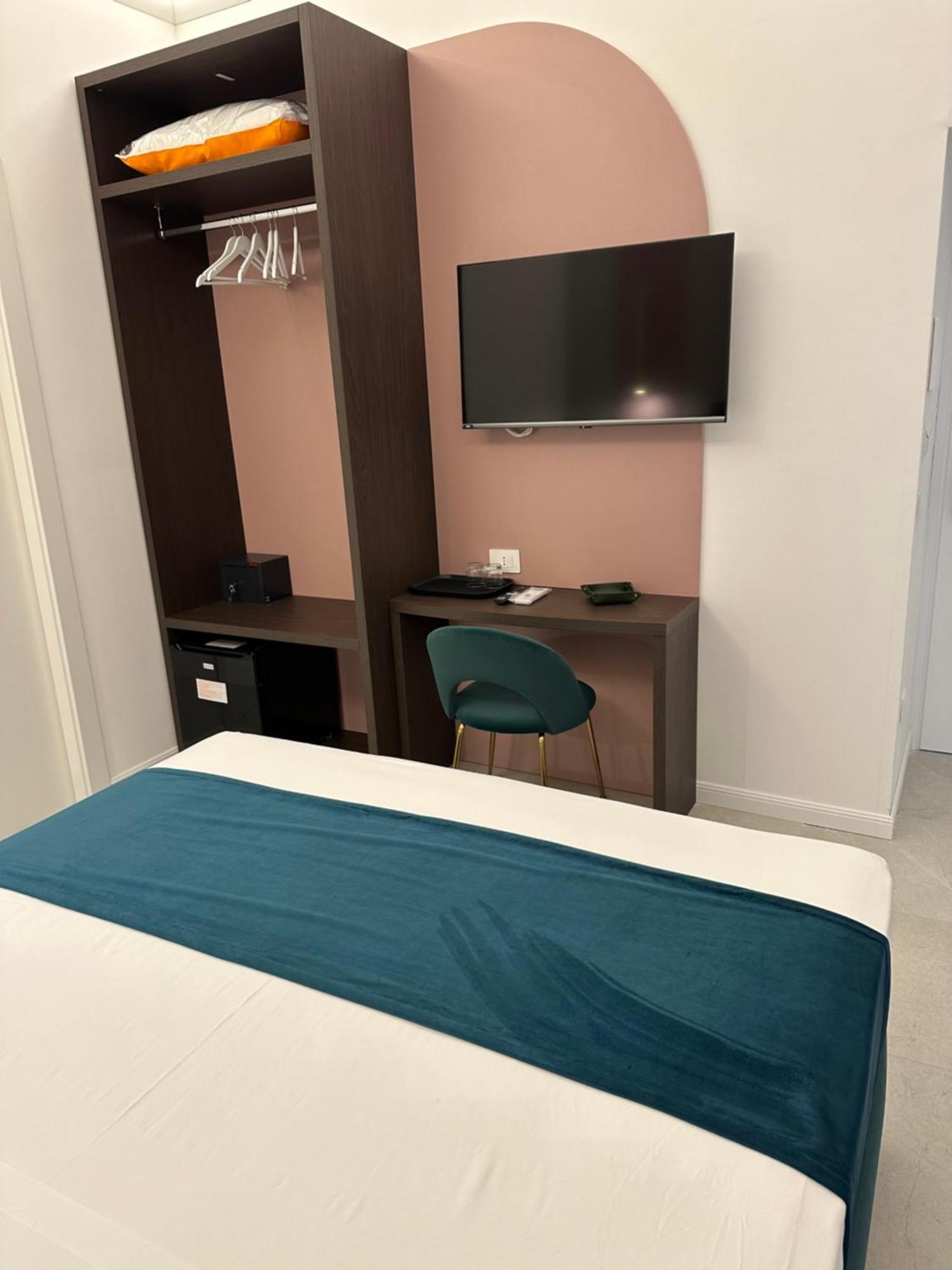 Hotiday Room Collection - Napoli Museo Suite Exterior foto
