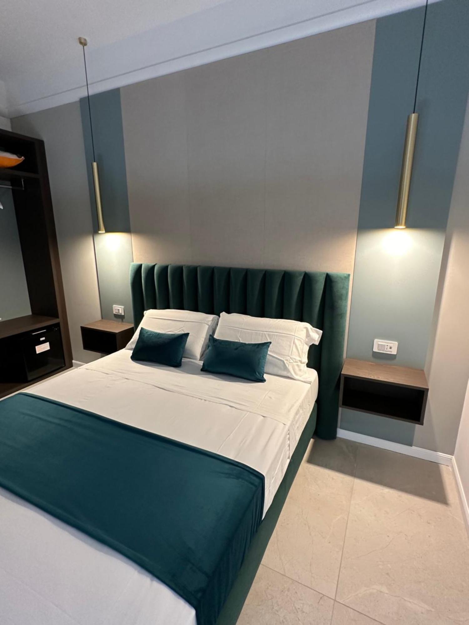 Hotiday Room Collection - Napoli Museo Suite Exterior foto